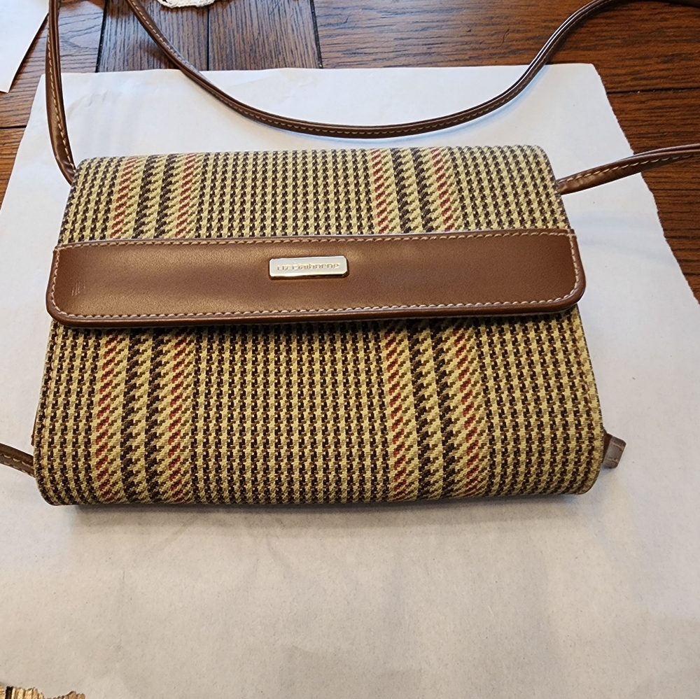 Liz Claiborne adorable cross bag